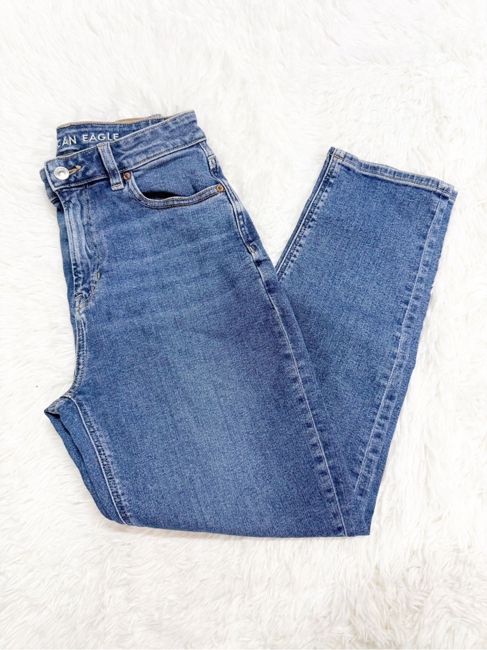 American Eagle Mom Jeans Size 2 Short Medium Wash Stretch